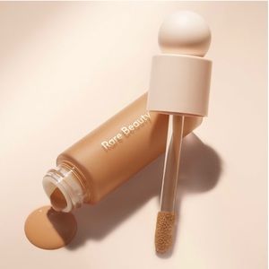 Rare Beauty
Liquid Touch Weightless Foundation